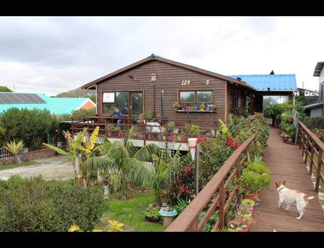 6 BEDROOM HOUSE FOR SALE IN PARADISE BEACH